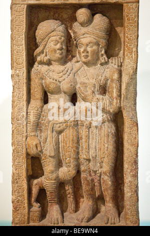 2ème c BC Sunga Sculpture d'un couple amoureux au National Museum de New Delhi Inde Banque D'Images