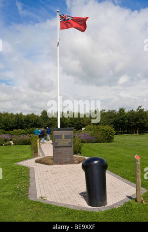 National Memorial Arboretum. Convoi de la marine marchande menant au Master Mariners Memorial Sundial Banque D'Images