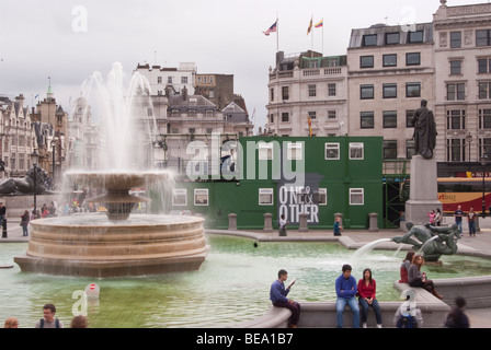 Trafalgar Square Siège de Antony Gormley est un art vivant et autres sur la 4e Plinth Banque D'Images