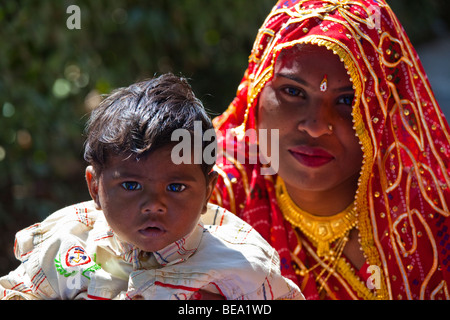 Femme Rajput et bébé à Jaipur en Inde Banque D'Images