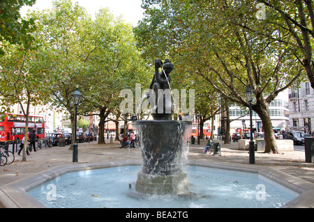 La 'Venus' fontaine dans Sloane Square, Chelsea, le quartier royal de Kensington et Chelsea, Londres, Angleterre, Royaume-Uni Banque D'Images