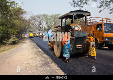 La construction routière en Malda au Bengale en Inde Banque D'Images