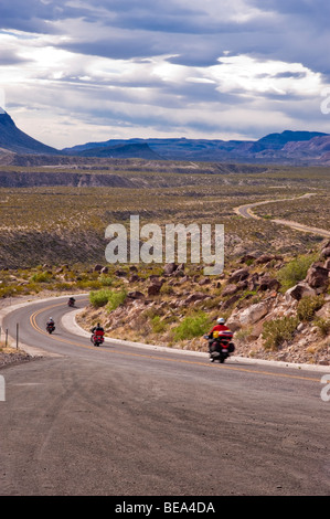 Scenic Ranch Road 170 dans la région de Big Bend Ranch State Park dans le sud-ouest du Texas. Banque D'Images