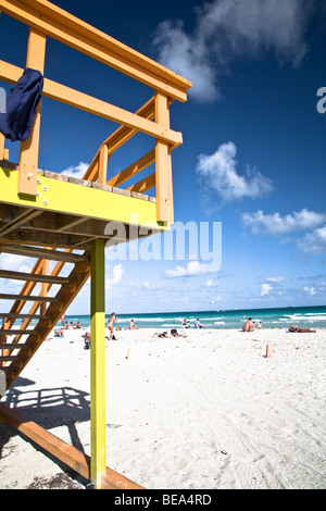 Life-guard station sur la célèbre South Beach à Miami en Floride Banque D'Images