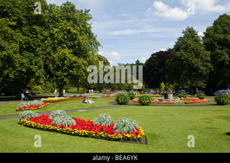 dh HARROGATE NORTH YORKSHIRE Valley Flower Gardens Park les parterres d'exposition des parcs au Royaume-Uni Bloom Banque D'Images