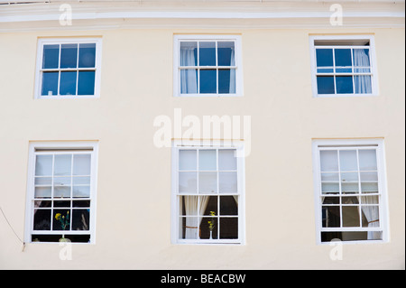 Fenêtres à guillotine dans un édifice de style géorgien Ludlow Shropshire England UK Banque D'Images