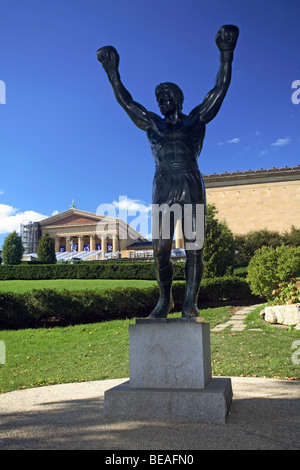 Le Rocky statue près du Museum of Art, Philadelphie, USA Banque D'Images