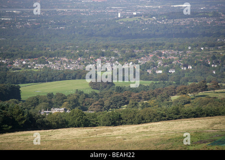 Vue aérienne de la pierre meulière sentier près de Sponds Hill, à north Lyme sur Handley avec Lyme Park au premier plan. Banque D'Images