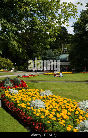 Dh HARROGATE NORTH YORKSHIRE Valley gardens harrogate et de magnésie et Cafe Banque D'Images