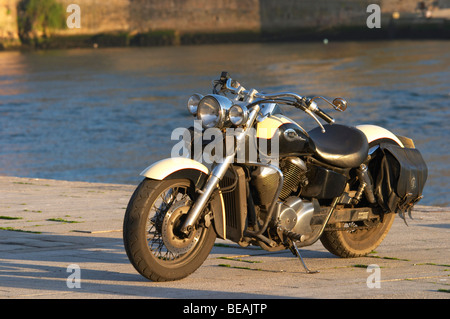 Honda Shadow american classic edition sur Cais da Ribeira porto Portugal Banque D'Images