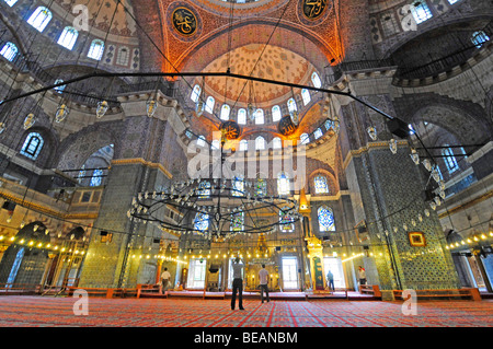 Intérieur d'une magnifique mosquée à Istanbul, Turquie. Banque D'Images