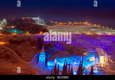 Israël. 'Le Tombeau de Avshalom' et le mont des Oliviers à Jérusalem pendant la fête des lumières de '2009' Banque D'Images