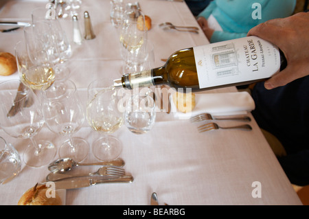 Le déjeuner avec vin blanc château la garde des Graves Bordeaux Pessac Léognan france Banque D'Images