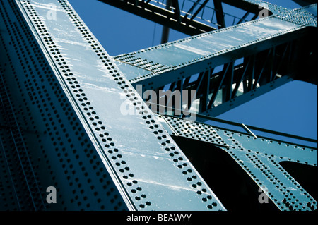 Pont riveté en vert support Banque D'Images
