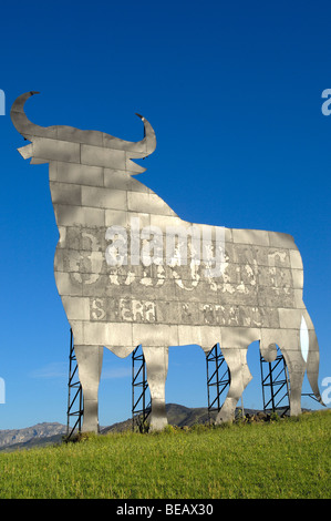 Silhouette Taureau, typique de la publicité l'espagnol sherry Osborne. Malaga. Espagne Banque D'Images