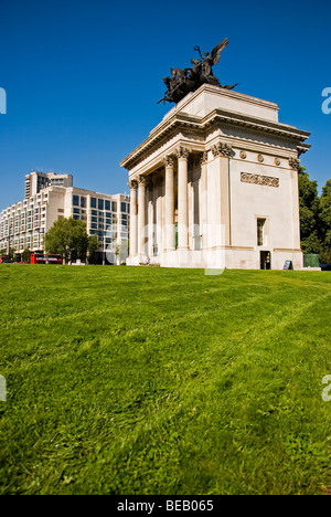 Wellington Arch sur journée ensoleillée à Hyde Park Corner à Londres Angleterre Royaume-uni Banque D'Images