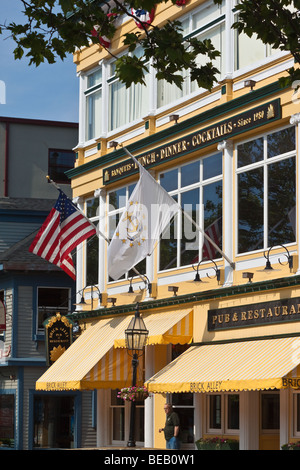 Le Brick Alley pub et restaurant sur la rue Thames historique coloré à Newport, Rhode Island, New England, États-Unis Banque D'Images