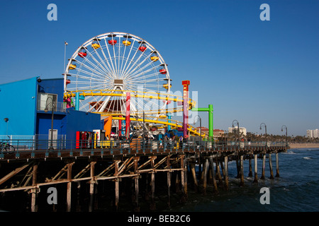 Grande roue sur un quai, la jetée de Santa Monica, Santa Monica, Los Angeles County, Californie, USA Banque D'Images