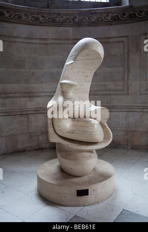 Henry Moore sculpture: Mère et enfant: Hood 1983 (LH 851), cathédrale St Paul, Londres, Angleterre Banque D'Images