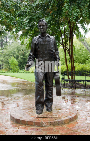 Elvis Presley (à 13) statue à sa ville natale, Tupelo, Mississippi, États-Unis Banque D'Images