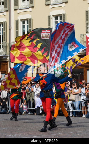 Palio di Asti Piémont Italie lanceur de drapeaux festival Banque D'Images