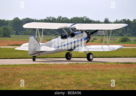 Des avions d'époque PT-17 prêt à décoller Banque D'Images