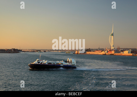 Portsmouth à Ryde, Isle of Wight aéroglisseur. Banque D'Images