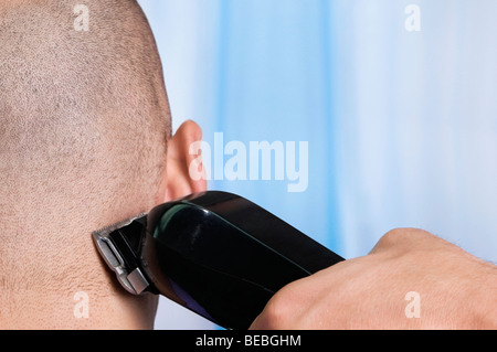 La réception de l'homme une coupe dans un salon Banque D'Images