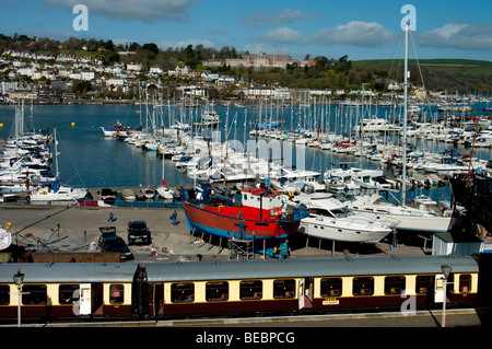 L'Europe, Royaume-Uni, Angleterre, Devon, Dartmouth harbour train Banque D'Images