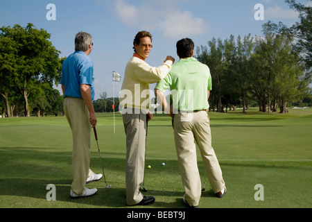 Golfeur trois debout dans un terrain de golf, Biltmore Golf Course, Coral Gables, Florida, USA Banque D'Images