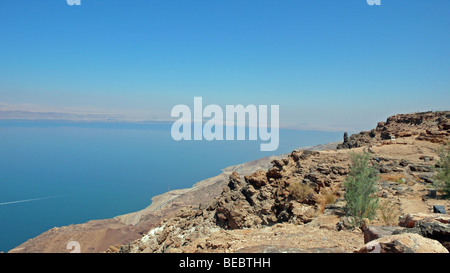 Vue sur le bassin de la mer Morte, de la Jordanie à Israël et de la Cisjordanie. La mer Morte est le point le plus bas de la terre, jusqu'à 430m sous le niveau de la mer. Banque D'Images
