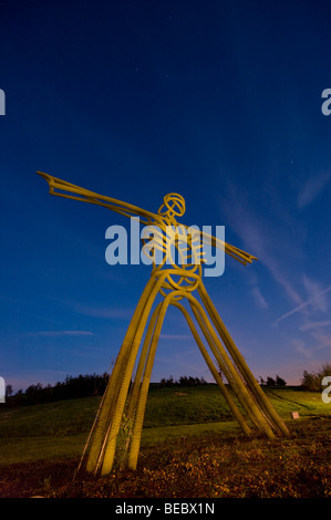 Le "Livre vert" de l'homme statue à l'entrée nord de Buckshaw Village. Banque D'Images