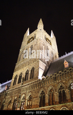 La Halle médiévale marché Lakenhalle et entrepôt, Grote Markt, Ypres Ypres ( ), Belgique Banque D'Images