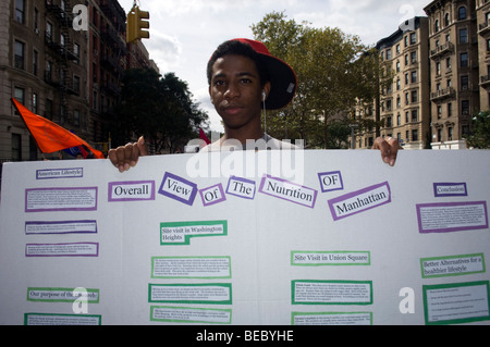 La première Parade Science Harlem jusqu'marches les rues de Harlem à New York Banque D'Images