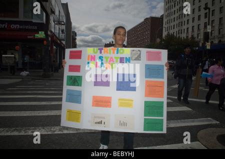 La première Parade Science Harlem jusqu'marches les rues de Harlem à New York Banque D'Images