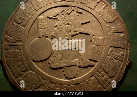 Marqueur de balle maya du site Maya de Chinkultic, Chiapas, maintenant dans le Musée National d'Anthropologie, Mexico. Banque D'Images