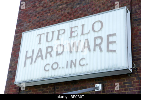 Tupelo Hardware Co. Inc. où Elvis a obtenu sa première guitare. Banque D'Images