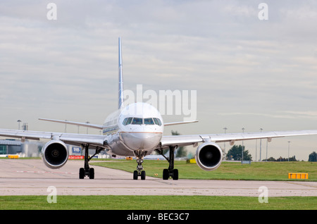 Avions Continental roulement au décollage de l'aéroport de Manchester Ringway (Aéroport) à Manchester, Angleterre Banque D'Images