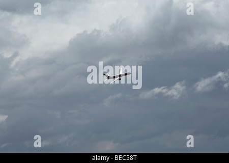 Royal New Zealand Air Force Boeing 757-200 en vol des avions militaires Banque D'Images