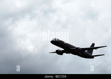 Royal New Zealand Air Force Boeing 757-200 en vol des avions militaires Banque D'Images