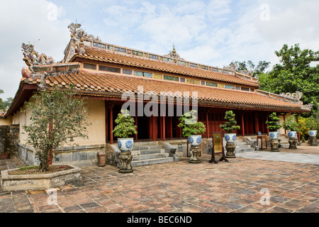 Bâtiment à la tombe de Minh Mang à Hue, Vietnam Banque D'Images