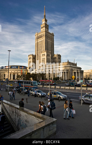 Le Palac Kultury, Palais de la culture, dans le centre de Varsovie, Pologne, Europe Banque D'Images