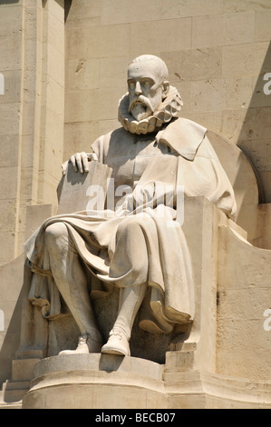 Monument à Miguel de Cervantes à la Plaza España, Madrid, Espagne, Péninsule ibérique, Europe Banque D'Images