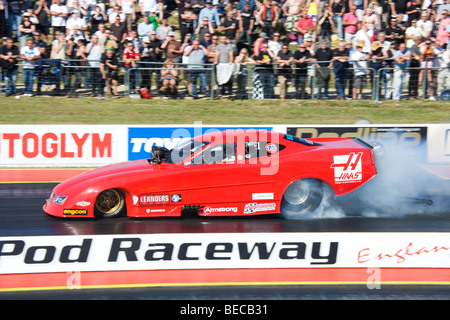 Top Methanol Funny Car dragster conduit par Ulf Leanders au FIA European Drag Racing Championship finales à Santa Pod, Angleterre Banque D'Images