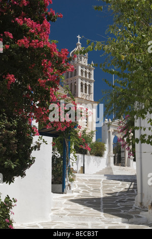 Eglise d'Agia Triada dans le traditionnel village de Lefkes, Paros, Grèce Banque D'Images