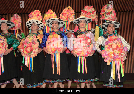 Ballet folklorique équatorienne, Ballet Folclorico Nacional, Quito, Ecudor Banque D'Images