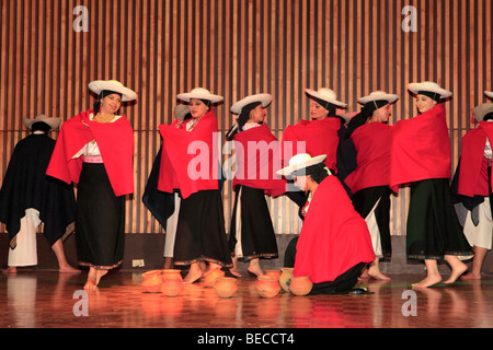 Ballet folklorique équatorienne, Ballet Folclorico Nacional, Quito, Ecudor Banque D'Images