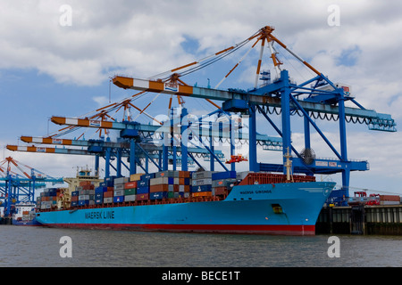 Porte-conteneurs Maersk Gironde au terminal conteneurs de Bremerhaven, Allemagne Banque D'Images