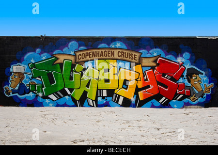 Graffiti sur un mur à la plage Banque D'Images