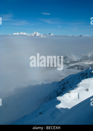 Vue sur une mer de brouillard à l'Julierpass, Julier, le Piz Corvatsch, Saint-Moritz, Upper Engadine, Grisons, Suisse Banque D'Images